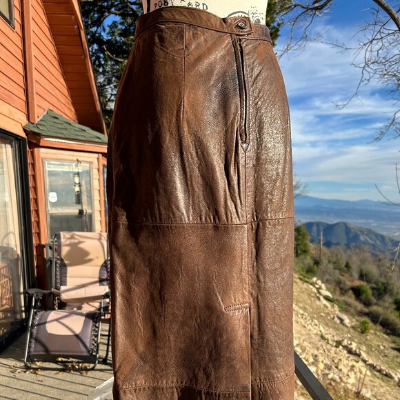 BANANA REPUBLIC Buttersoft Vintage Leather Pencil Skirt, Sz 6 w/ Tiny Flaws - Picture 5 of 15